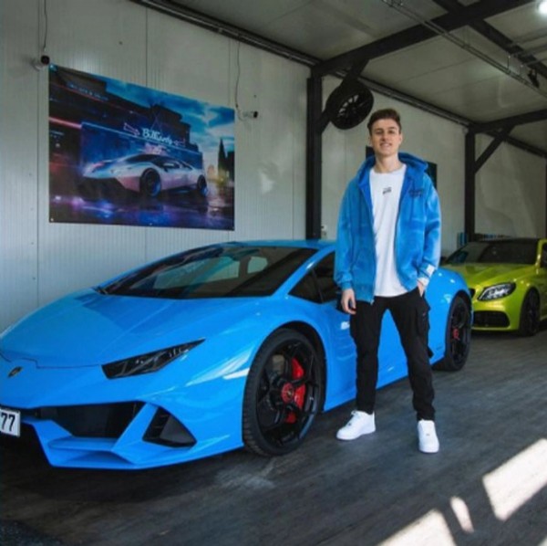 NFT çılgınlığı! Sanal maymun için Lamborghini'sini sattı!